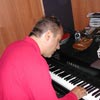 Decaro al pianoforte